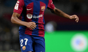 原创 
            巴萨内讧爆发！弗里克强烈不满，新梅西飘了，沉迷场外，难拿金球