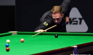 原创 
            周跃龙展望半决赛！冲击生涯首冠+10万英镑奖金，卫冕冠军出局