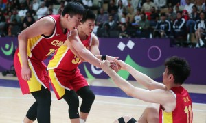 雷蒙：只要中国男篮需要我上 自己上去就是拼刺刀