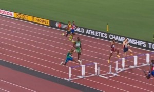 原创 
            世锦赛争议一幕：美国选手犯规被取消成绩，申诉后重获金牌