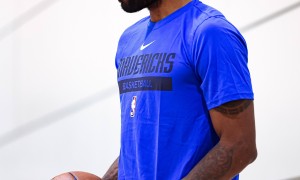 原创 
            独行侠两大利好！浓眉正式回归5v5对抗训练 欧文韧带恢复非常顺利