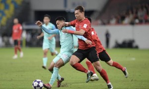 替补出战全场1射正！亚冠-胡荷韬伤退 成都0-2不敌柔佛