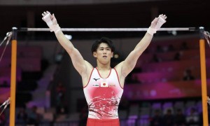 体操世锦赛-日本名将实现男子全能“三连冠” 张博恒获亚军