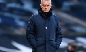 原创 
            绝了，曼联三任主帅全下课！高层选人太差，穆帅待业，或逆袭回归