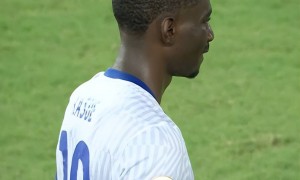 原创 
            5轮0进球 申花新锋霸深陷进球荒 名嘴点出他一大短板 恐遭斯帅冷落