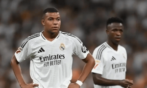 原创 
            提前退场＋拒绝庆祝！皇马2亿巨星内讧，性格古怪，佛爷不看好